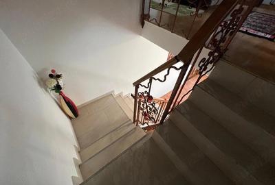 Casă cu Teren 999 Mp în Central