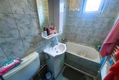Apartament cu 4 camere decomandat în Drăgănești-Olt - 3