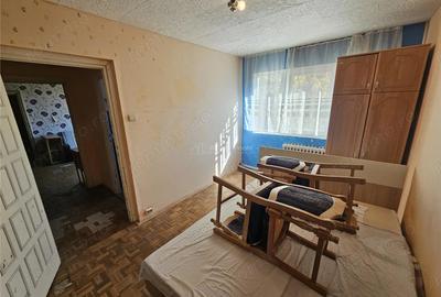 Apartament cu 2 camere semidecomandat, mobilat în Micro I - 13