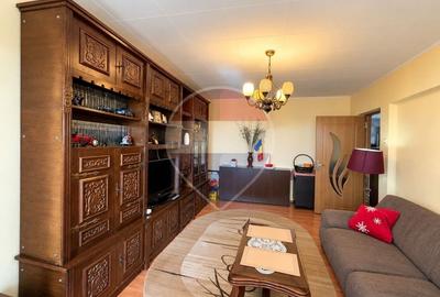 Apartament cu 3 camere decomandat, mobilat în Zețarilor