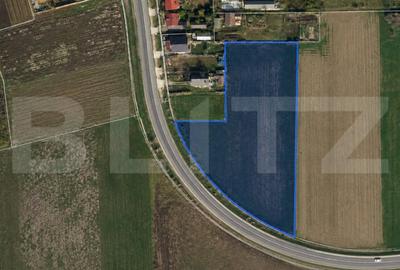 Teren de 7012 mp, în Central