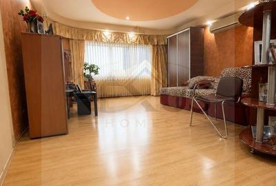 Apartament cu 3 camere semidecomandat în Vitan