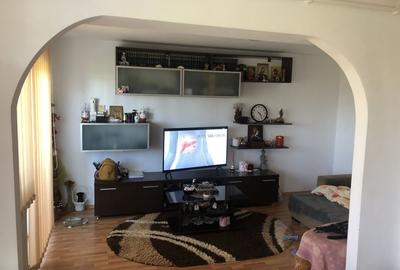 Apartament cu 3 camere decomandat în Central - 1