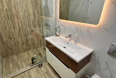 Casă cu 6 camere cu Teren 300 Mp în Central