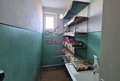 Apartament cu 3 camere semidecomandat în Micro 1