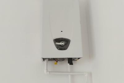 Casă cu 3 camere cu Teren 5800 Mp în Central - 9
