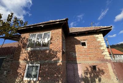 Casă cu 4 camere cu Teren 470 Mp în Podeni - 3