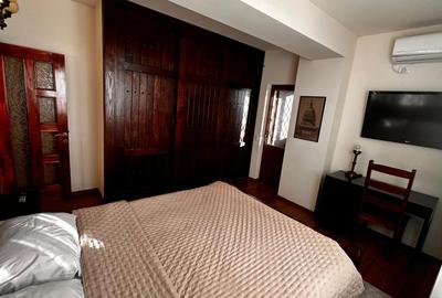 Penthouse cu 3 camere decomandat, mobilat în Mamaia - 12