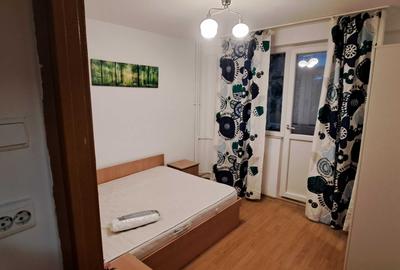 Apartament cu 2 camere decomandat în P-ța Victoriei