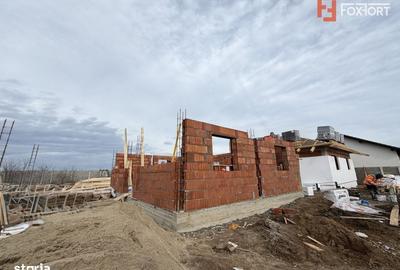 Casă cu 3 camere în Sânandrei