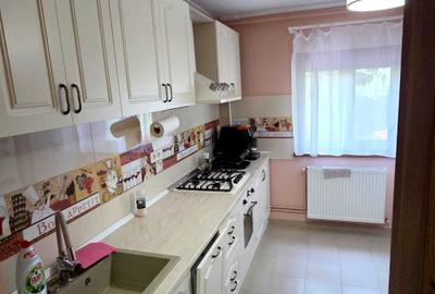 Apartament cu 3 camere decomandat în Aradului