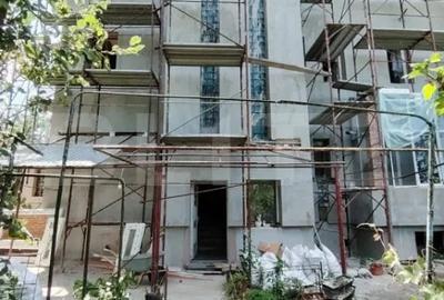 Casă cu 4 camere cu Teren 350 Mp în Central