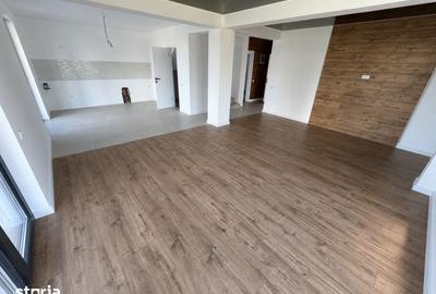 Casă cu 6 camere cu Teren 406 Mp în Central