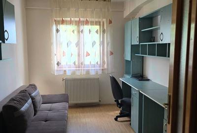 Apartament cu 3 camere decomandat în Exterior Vest