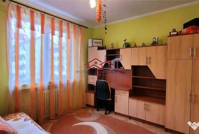 Apartament cu 3 camere decomandat în Ștrand - 2