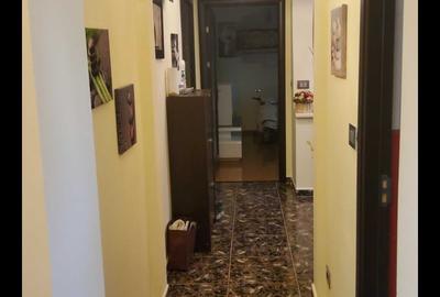 Apartament cu 3 camere decomandat în Sud