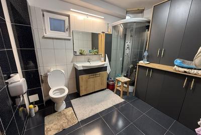 Casă cu 4 camere în Central