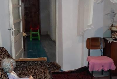 Casă cu Teren 1132 Mp în Central - 2