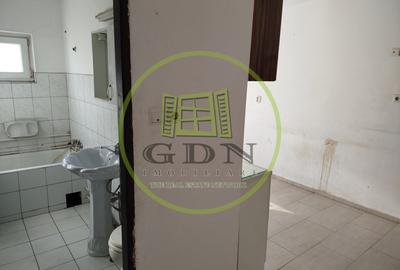 Apartament cu 3 camere semidecomandat în Valenta - 8