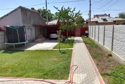 Casă cu 5 camere cu Teren 396 Mp în Traian - 2