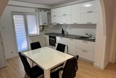 Apartament cu 2 camere decomandat, mobilat în Central