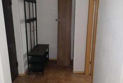 Garsonieră decomandată în Roșu
