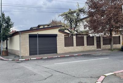 Casă cu 3 camere cu Teren 340 Mp în Central - 1