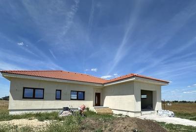 Casă cu 3 camere în Zimandcuz