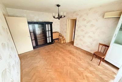 Apartament cu 3 camere semidecomandat în Podu Roș