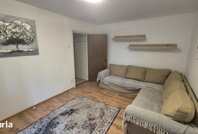 Apartament cu 2 camere decomandat în Tei