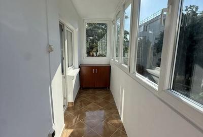 Apartament cu 3 camere decomandat în Lacul Tei