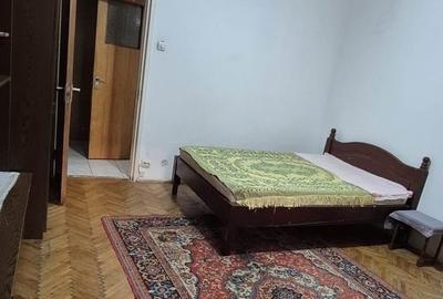 Garsonieră decomandată în Titan