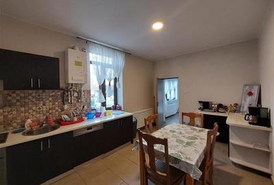 Casă individuală cu 7 camere cu Canalizare în Central - 10