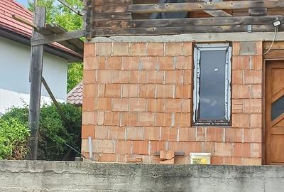 Casă cu 2 camere cu Teren 591 Mp în Câmpenești