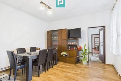 Casă cu 4 camere cu Teren 1007 Mp în Central