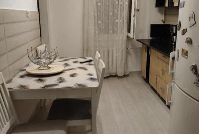 Apartament cu 3 camere semidecomandat în Lipovei