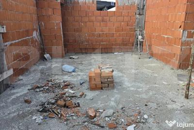 Casă cu 7 camere cu Teren 500 Mp în Sud