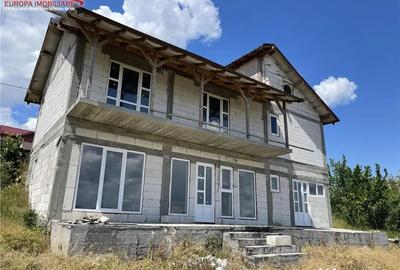 Casă cu 4 camere cu Teren 1600 Mp în Malcoci - 3