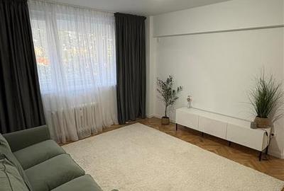 Apartament cu 3 camere semidecomandat în Parcul Circului