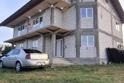Casă cu 6 camere cu Teren 3000 Mp în Trivale