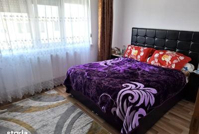 Apartament cu 3 camere semidecomandat în Berca