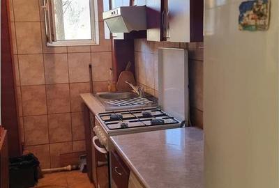 Apartament cu 2 camere decomandat în Petrișor