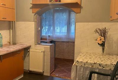 Apartament cu 2 camere decomandat în Calea București