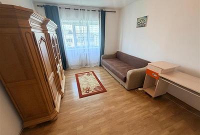 Apartament cu 3 camere decomandat, mobilat în Gară