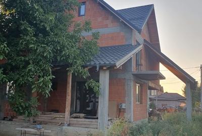Casă cu 4 camere în Central - 3