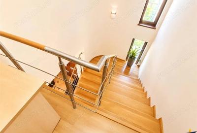 Casă cu 4 camere cu Teren 1547 Mp în Stupini - 2
