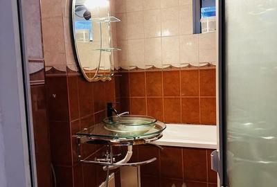 Apartament cu 3 camere decomandat în Craiter