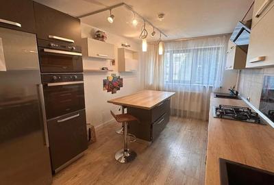 Casă cu 7 camere cu Teren 200 Mp în Central