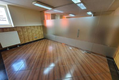 Spațiu comercial, de 90 mp, în Central - 6