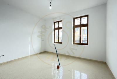 Spațiu comercial, de 163 mp, în Central - 12